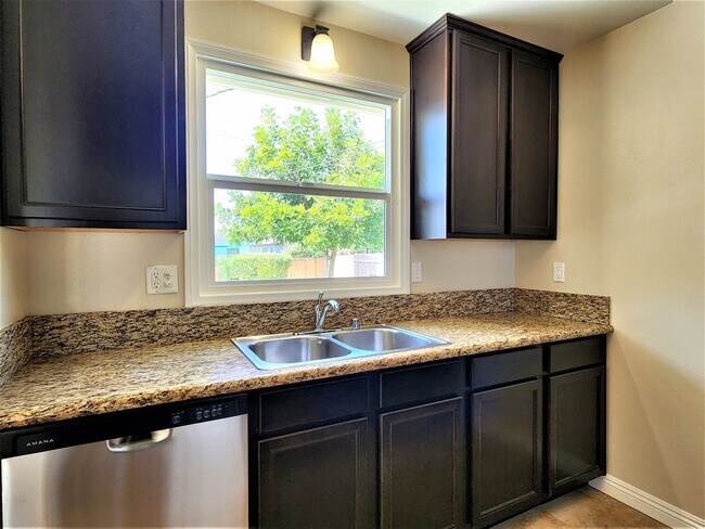 Foto del edificio - 4765 Sunnyside Dr