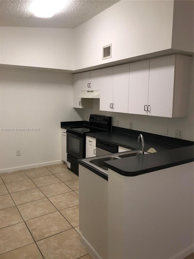 Foto del edificio - 9625 NW 1st Ct