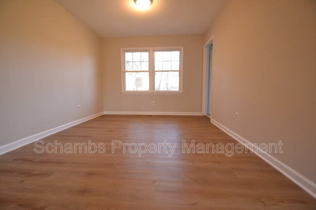 Building Photo - 110 Coorsdale Dr