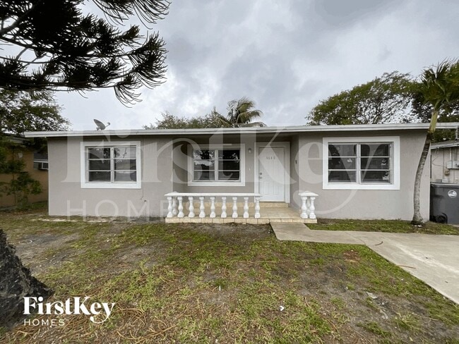 Building Photo - 4640 SW 18th St