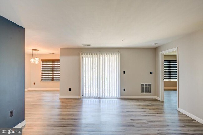 Foto del edificio - 8905 Stone Creek Pl