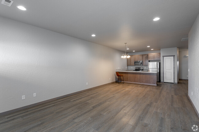 Building Photo - Maplewood Villas