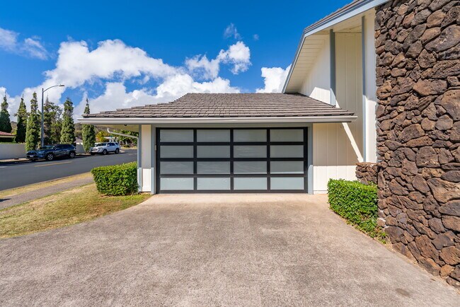 Foto del edificio - 2067 Laukahi St