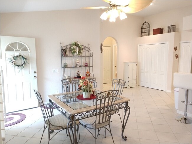Building Photo - Annual Fully Furnished Second Floor Condo ...