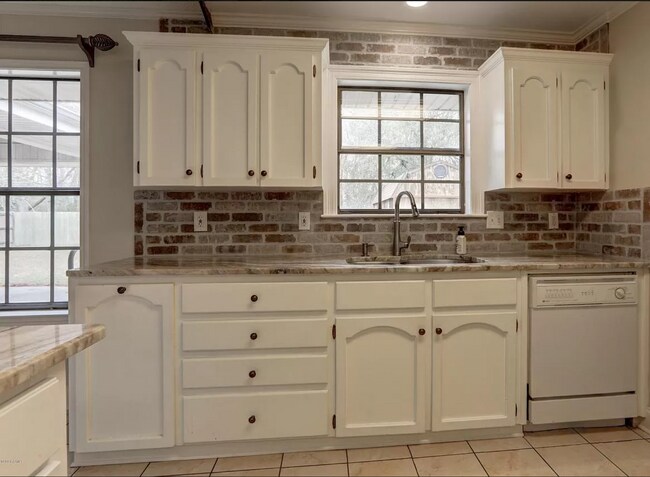 Kitchen - 303 Brunswick Pl