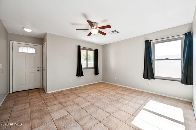 Foto del edificio - 807 S Somerset Cir