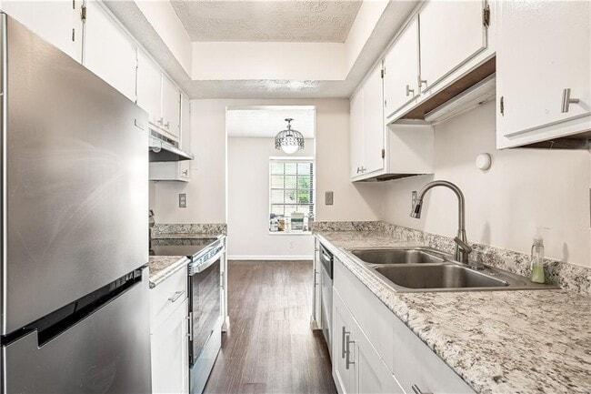 Building Photo - 6593 Sleepy Hollow Ln