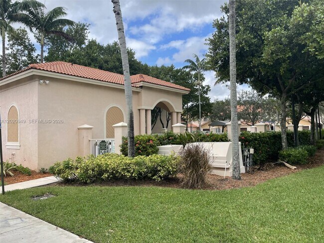 Building Photo - 8835 S Isles Cir