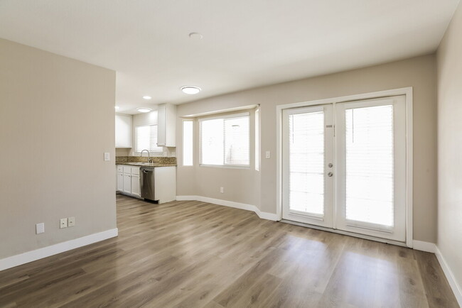 Building Photo - 4288 Apex Dr