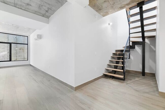 Building Photo - 101 Macombs Place