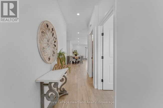 Building Photo - 16 Silver Crk Rd