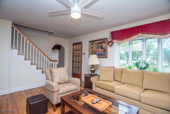 Foto del edificio - 48 Campbell Ave