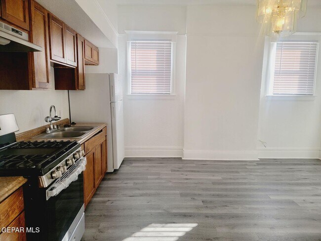 Foto del edificio - 1928 Arizona Ave