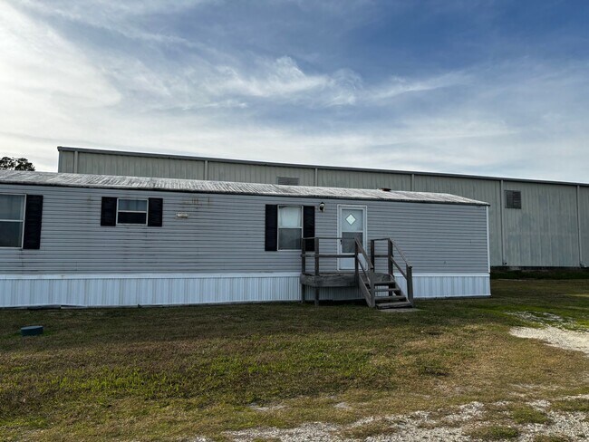 Building Photo - 2 bedroom