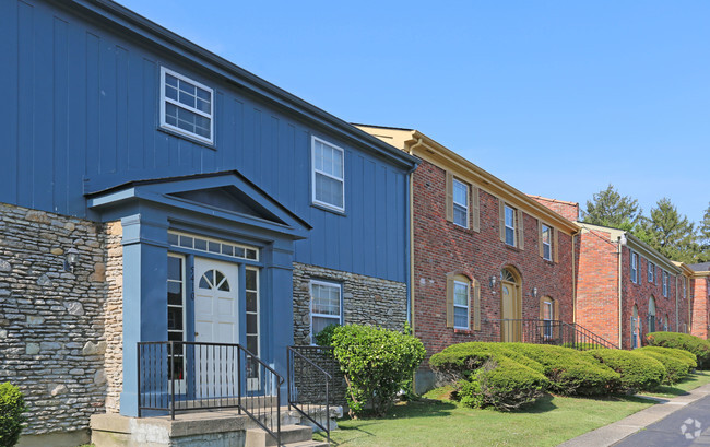 Building Photo - Whispering Hills Apartments