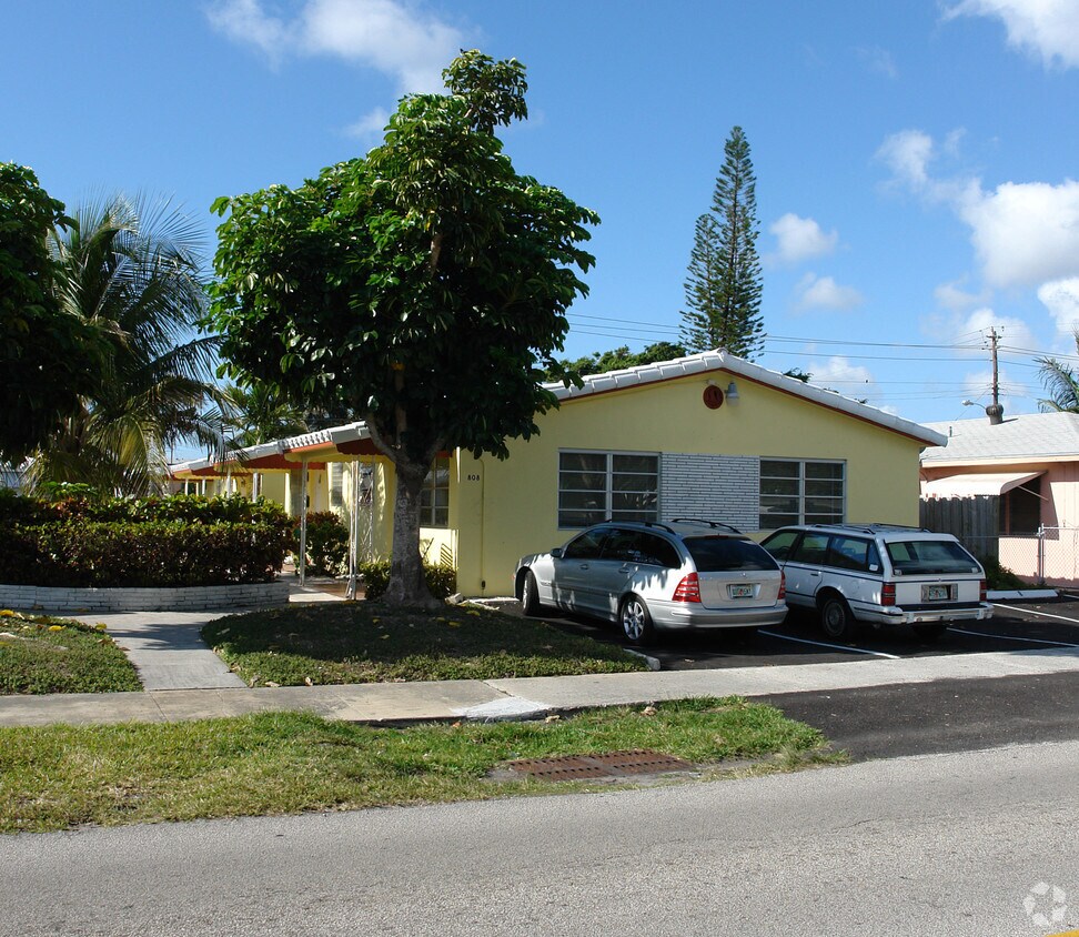 Primary Photo - 808 Moffett St