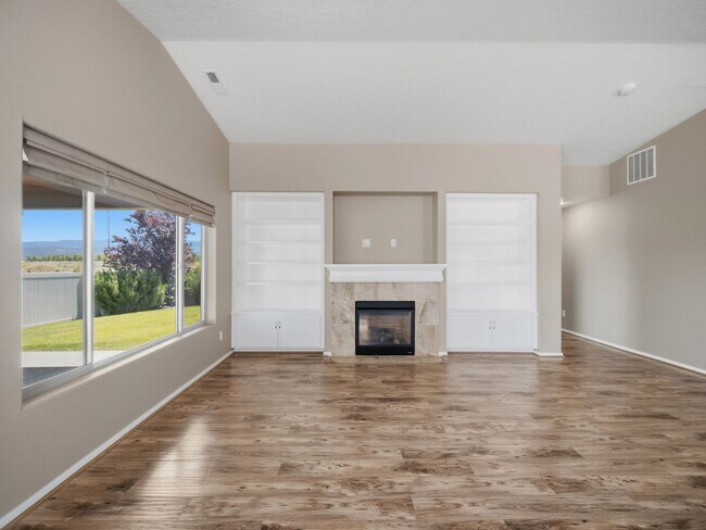 Foto del edificio - Spacious Unfurnished Home in Liberty Lake | Modern Living in a Prime Location