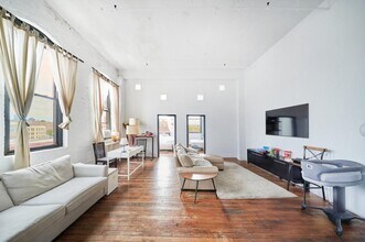 Building Photo - 5 Delavan St