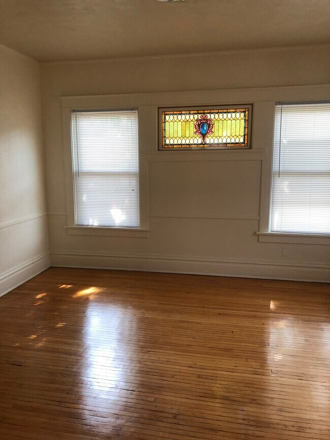 Comedor - 1815 W Bradley Ave