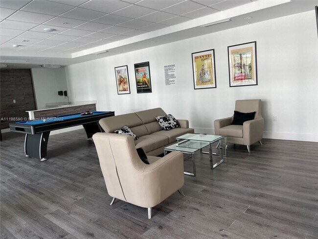 Foto del edificio - 4100 Davie Blvd Ext
