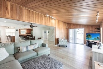 Building Photo - 1912 Sheffield Ave