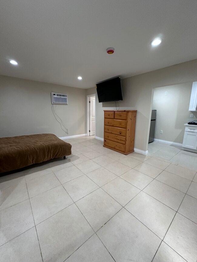 Foto del edificio - 200 S Palm Dr