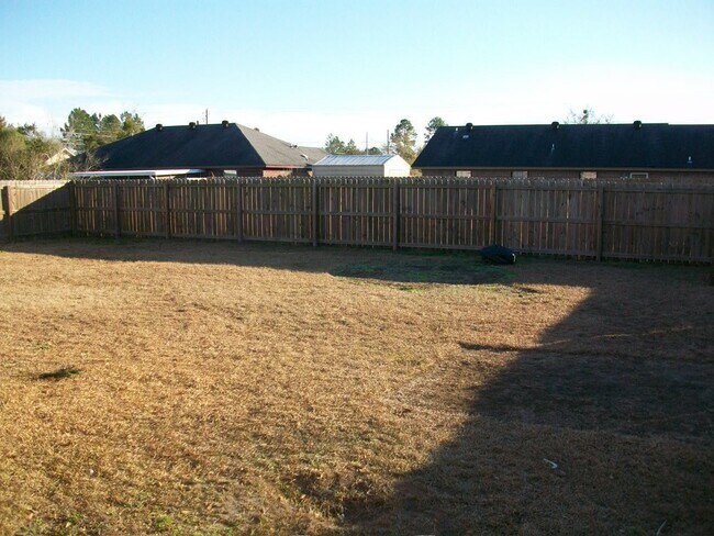 Building Photo - 1616 Seneca Ln