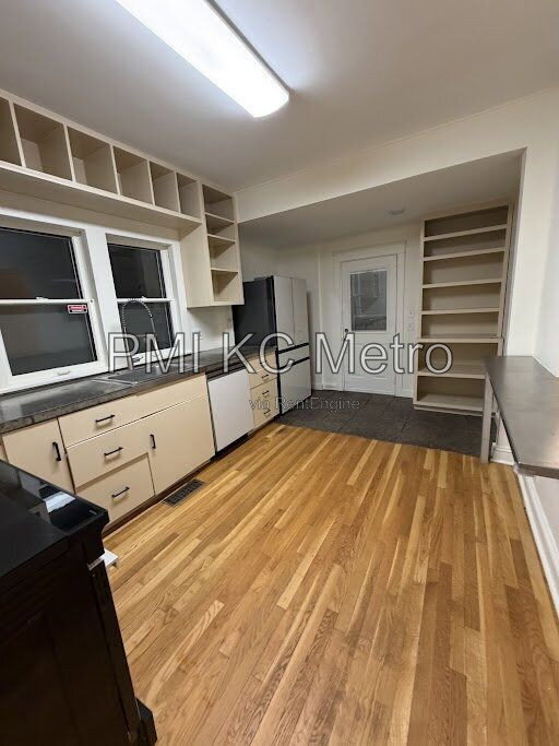 Building Photo - 3833 Campbell St