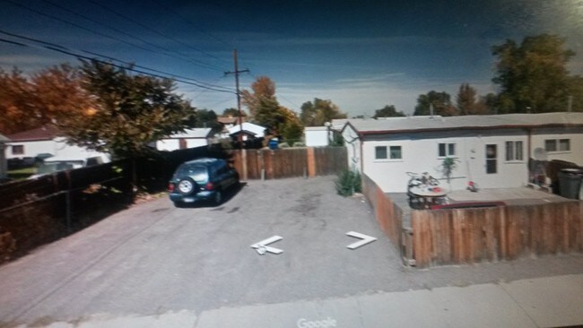 Estacionamiento alejado de la vía pública - 7059 Niagara St