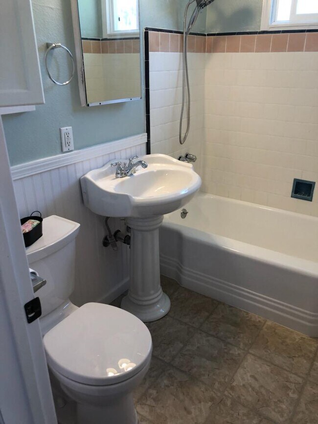 Foto del edificio - 502 N Rosemary Ln