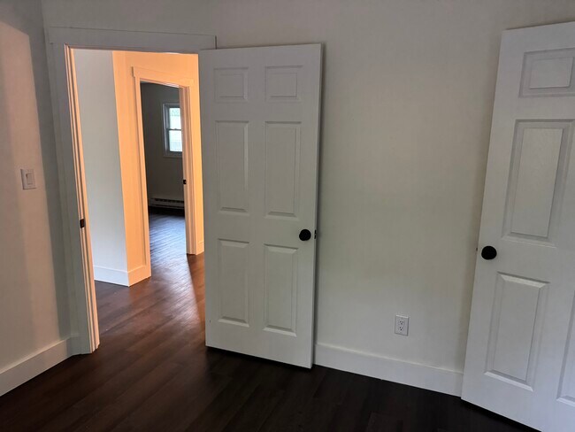 Foto del edificio - 439 Baron Rd