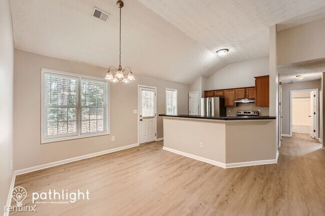 Foto del edificio - 3 br, 2 bath House - 216 Douthit Bridge Rd...