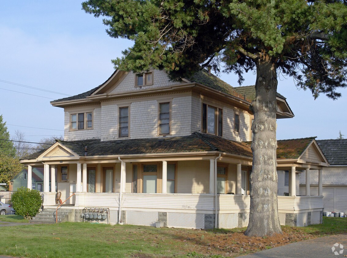 Building Photo - 143 4th Ave NW