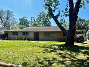 Building Photo - 8106 Mullins Dr