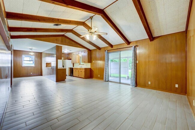Building Photo - 2508 Spruceleaf Cir