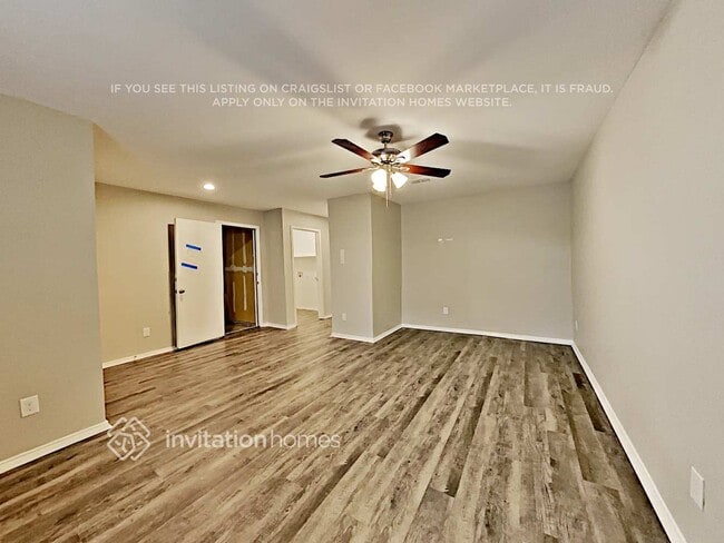 Foto del edificio - 112 Abelia Dr