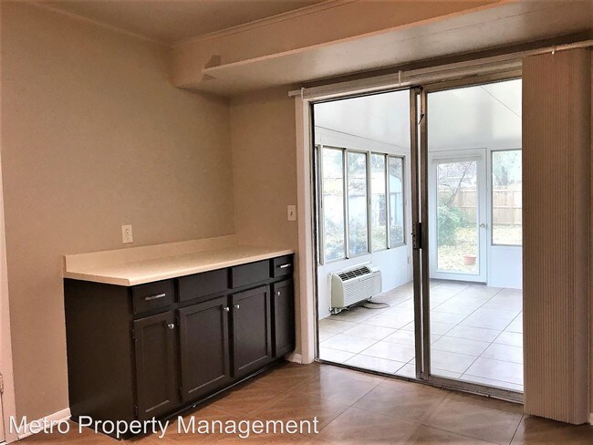 Building Photo - 3 br, 1.5 bath House - 1304 Sunset Dr.