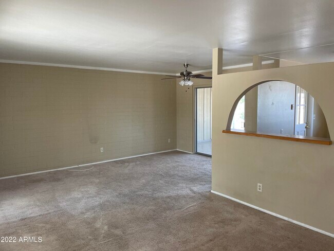 Building Photo - 10534 W La Jolla Dr