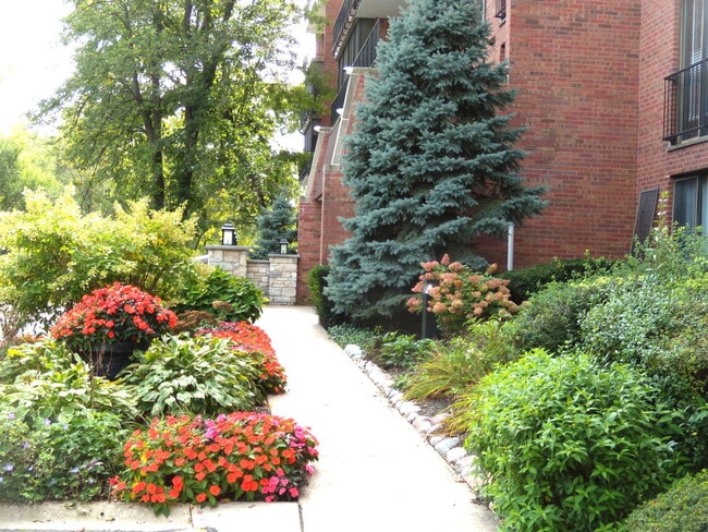 Building Photo - 125 Acacia Cir