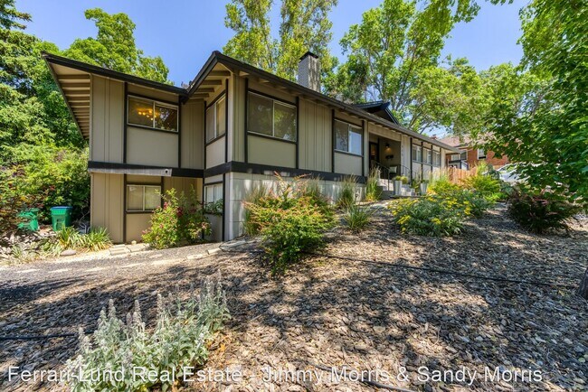 Foto del edificio - 3 br, 2 bath House - 725 University Ter