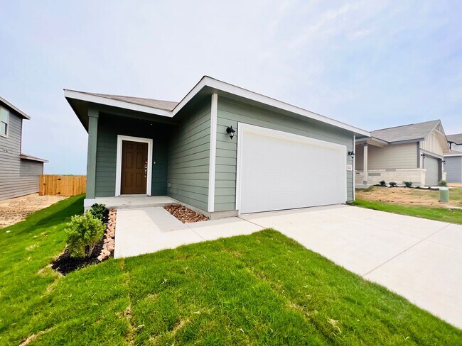 Building Photo - Lovely 1-story 4 bedroom/2 bath home is an...