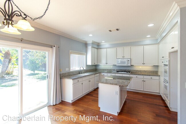 Building Photo - 6 br, 3 bath House - 1651 Shire Ave