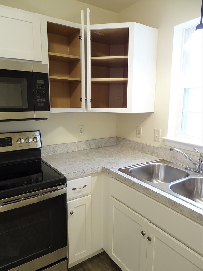 Building Photo - 852 Byler Cir