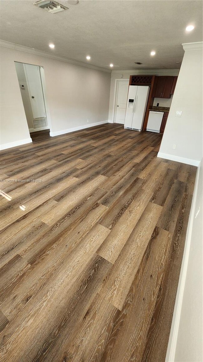 Foto del edificio - 5319 NW 18th Ct