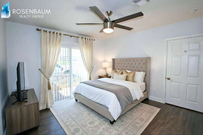 Building Photo - 550 W 9th St