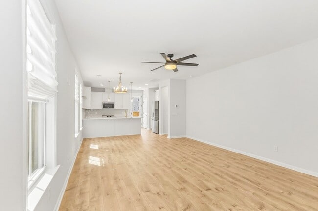 Building Photo - 8826 Credence Dr