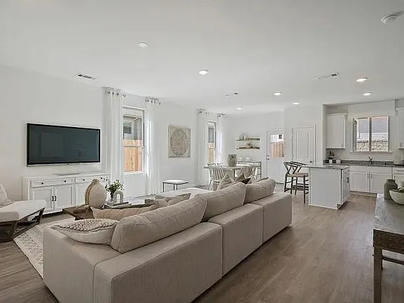 Foto del edificio - 335 Shady Cedar Hl Ln