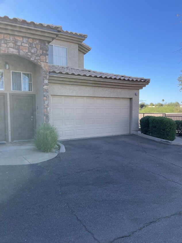 End Unit - 2 car garage - 13700 N Fountain Hills Blvd