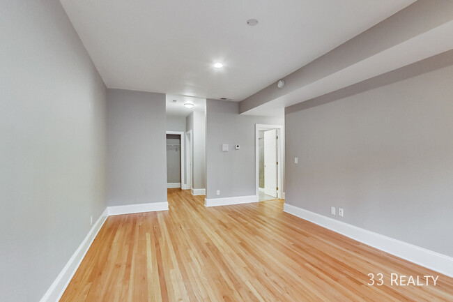 Foto del edificio - 946 Pleasant St