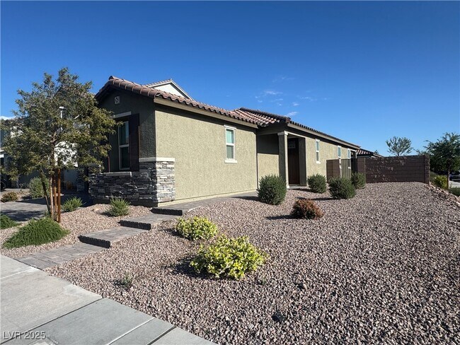 Foto del edificio - 7490 Lush Oasis Ave.